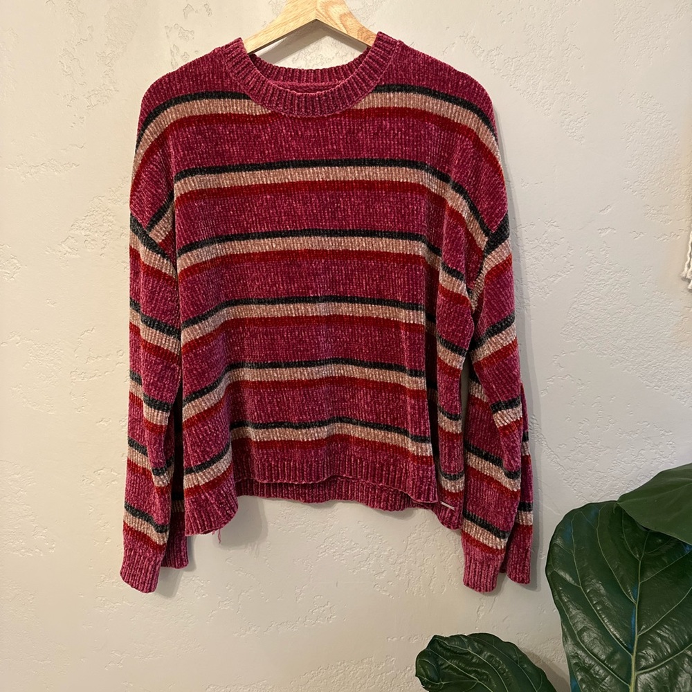 Volcom sweater size L